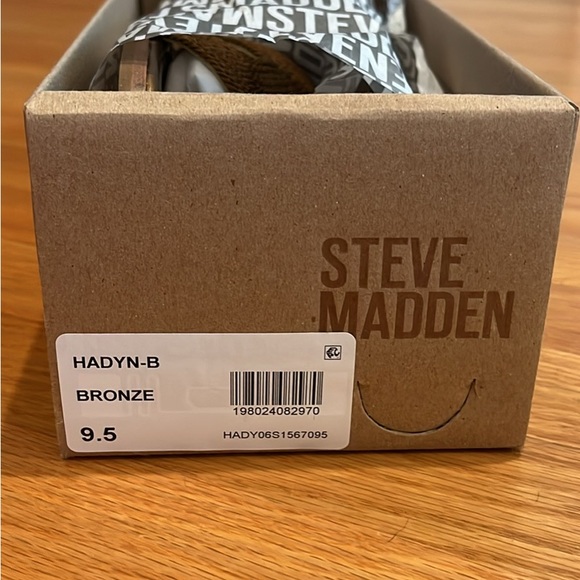 Steve Madden Gold Sandals Elegant Design - Picture 2 of 3